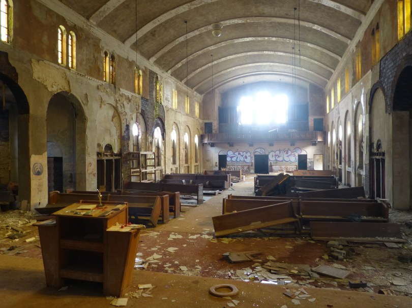 St. Margaret Mary Catholic Church: entwidmete und geplünderte Kirche im Osten der Stadt