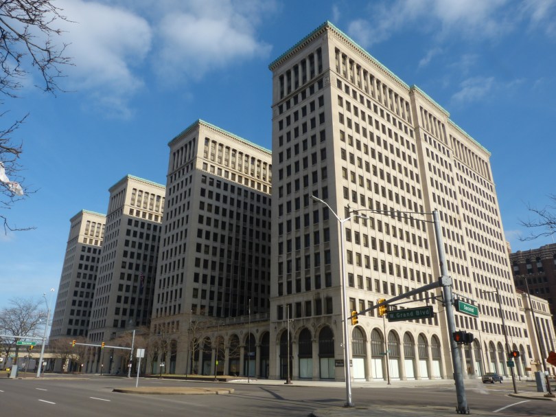 Schwer beeindruckend: das ehemalige General Motors Building im neoklassizistischem Stil (1922)