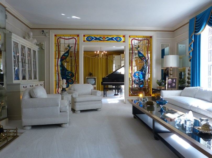 Graceland: Empfangs- und Wohnzimmer