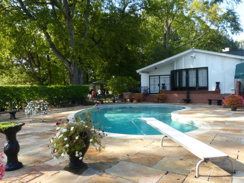 Graceland: Elvis' Pool – von Größenwahn keine Spur