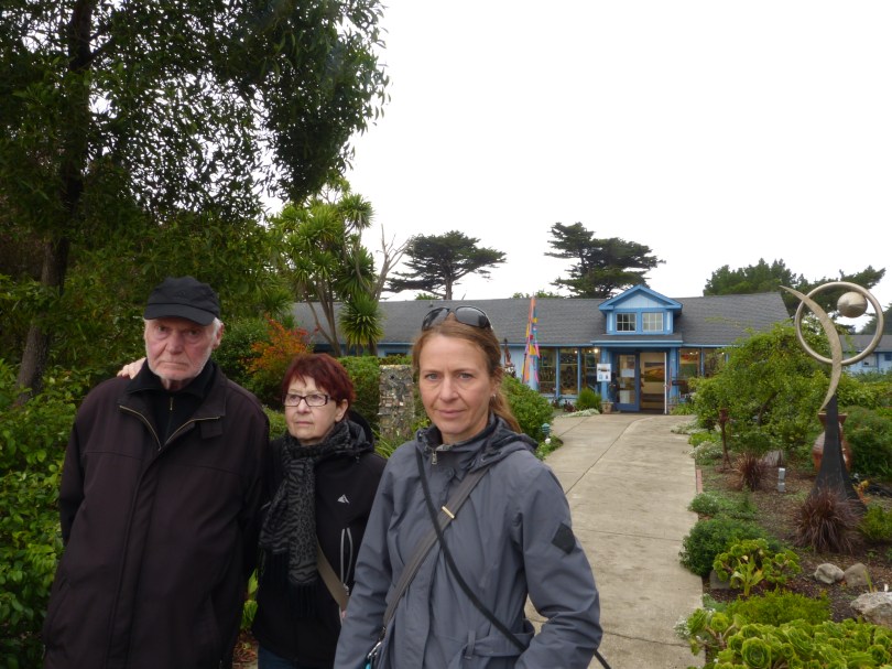 Chris und ihre Eltern im Art Center von Mendocino