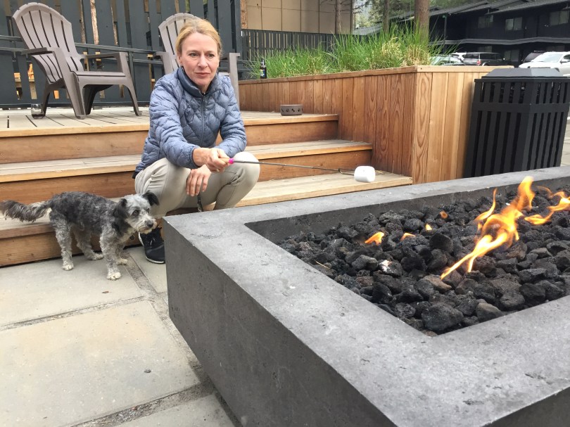 Girl Scout: Chris versucht sich im Marshmallowrösten