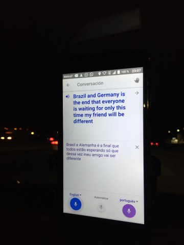 Wirklichkeit gewordener Babelfisch*: Google Translate ermöglicht es Sprechern unterschiedlicher Sprachen, in Echtzeit miteinander zu kommunizieren