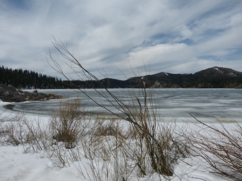 Eisig: zugefrorener Marlette Lake auf 2500 Meter Höhe