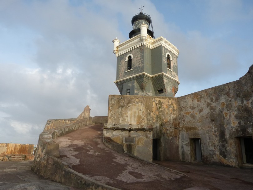 Leuchtturm von El Morro, der massiven Befestigungsanlage zur Zeit der spanischen Besetzung