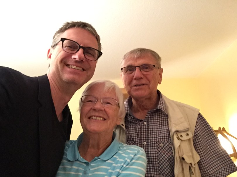 Sohnemann ist wieder da: Selfie mit den Eltern