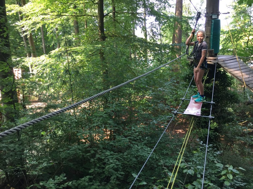 Shred it! Mit dem Snowboard von Baum zu Baum