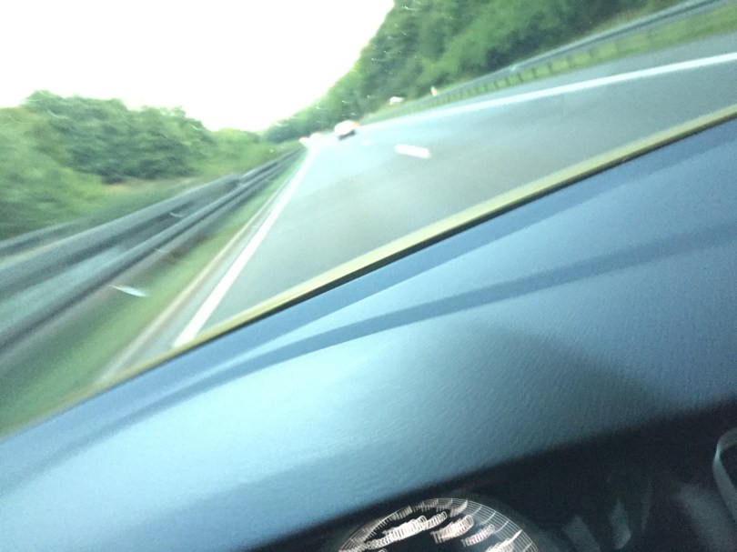 Yay Autobahn! Auf den meisten US-Highways gilt Tempo 110. Ich kann gut nachvollziehen, dass es viele Amerikaner nach Deutschland zieht, um auf der Autobahn einmal ordentlich Gas zu geben