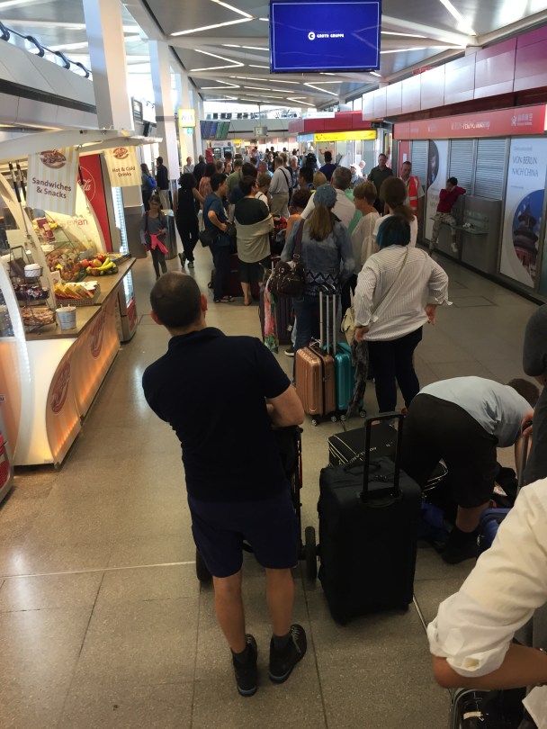 No shit! Tegel platzt aus allen Nähten. Berlin braucht dringend einen neuen Flughafen